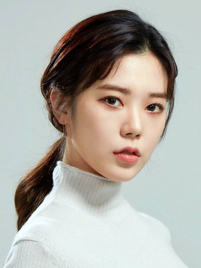 Park Soo-young (박수영) or Lizzy (리지) from After School