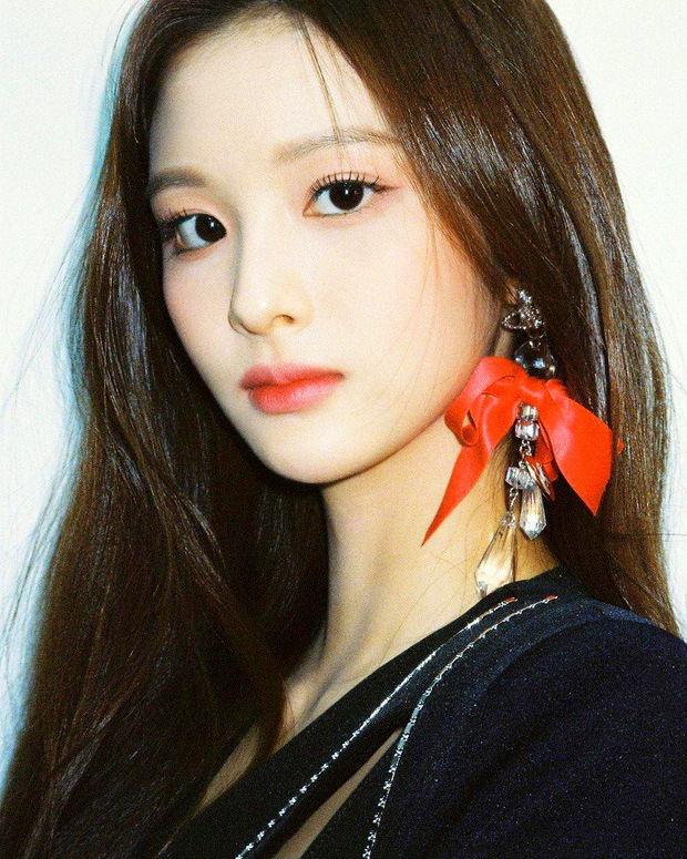 Sullyoon (설윤) NMIXX / Seol Yoon-a (설윤아)
