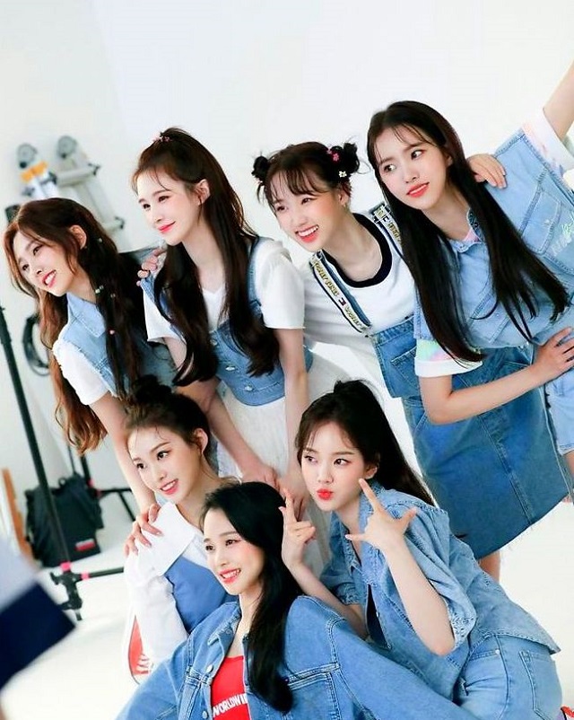 Weeekly Korean Girl Band