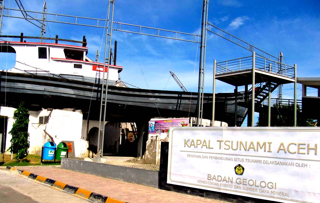 Foto Kapal Apung Lampulo