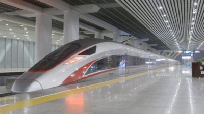 Gambar Kereta Cepat Tiongkok Fuxing CR400 
